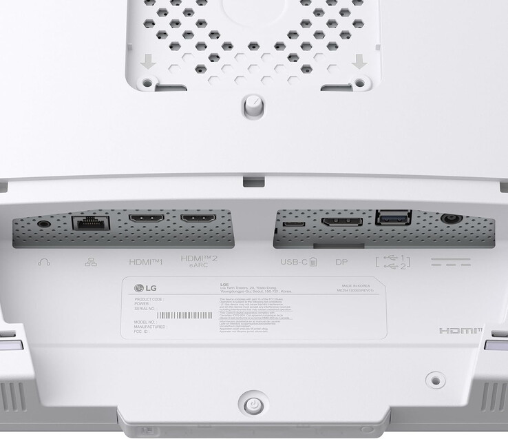 El LG UltraGear 32G810SA tiene un montón de puertos en su parte inferior. (Fuente de la imagen: LG)