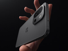 Según los informes, el OnePlus 15T estará disponible en tres colores con hasta 1 TB de almacenamiento y 16 GB de RAM. En la imagen: una foto promocional del 13T en negro. (Fuente de la imagen: OnePlus) 