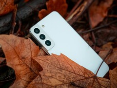 Samsung Galaxy S22 (Fuente de la imagen: Joshua Katt, Unsplash)