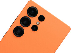 Es posible que Samsung tampoco ofrezca el Galaxy S26 Ultra en colorway negro. En la imagen: S25 Ultra en la piel Cosmic Orange de Dbrand. (Fuente de la imagen: Dbrand)