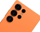 Es posible que Samsung tampoco ofrezca el Galaxy S26 Ultra en colorway negro. En la imagen: S25 Ultra en la piel Cosmic Orange de Dbrand. (Fuente de la imagen: Dbrand)