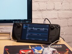 Se puede utilizar un smartphone como fuente de audio Bluetooth para el Steam Deck, lo que permite reproducir audio de juegos, música, vídeos y llamadas a través de los mismos auriculares.