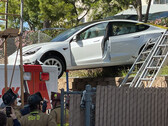 Este accidente del Model 3 ilustra muy bien la caída de la producción de Tesla en el segundo trimestre (imagen: SDFD)