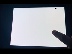 Un Galaxy Z TriFold con una pantalla interior que no responde.