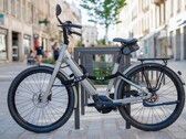La Moustache Lundi 27 ES es una bicicleta eléctrica para el día a día sin horquilla de suspensión.