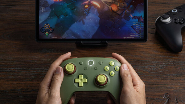 El mando inalámbrico Ultimate 3C+ tiene dos anillos de fuerza.