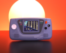 La SEGA Game Gear personalizada en cuestión con un montón de mejoras bajo el capó. (fuente de la imagen: Macho Nacho Productions YT)