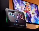 El HyperX Clutch Tachi es un mando arcade para Xbox que se espera sea anunciado en el CES 2026. (Fuente de la imagen: WindowsLatest)