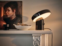 La lámpara con altavoz Bluetooth Blomprakt de IKEA (en la imagen) ya está disponible en todo el mundo. (Fuente de la imagen: IKEA)