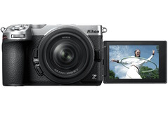 La cámara sin espejo Nikon Z5IIC cuenta con una pantalla táctil orientable de 3,2" que facilita la realización de selfies.