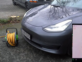 Prueba de aparcamiento Tesla USS vs HW3 vs HW4 (imagen: RSEV/YT)