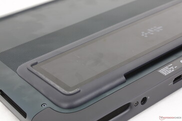 Ventana de visualización Gorilla Glass exclusiva en la parte inferior, donde la mayoría de los demás portátiles simplemente tienen rejillas de ventilación