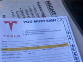 Cybertruck ya es una opción en los centros de servicio (imagen: Greggertruck/X)
