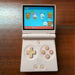 El Miyoo Mini Flip parece tener un d-pad más pequeño que el Miyoo Flip normal pero los botones ABXY del mismo tamaño. (Fuente de la imagen: GameboyJuntaro - editado)