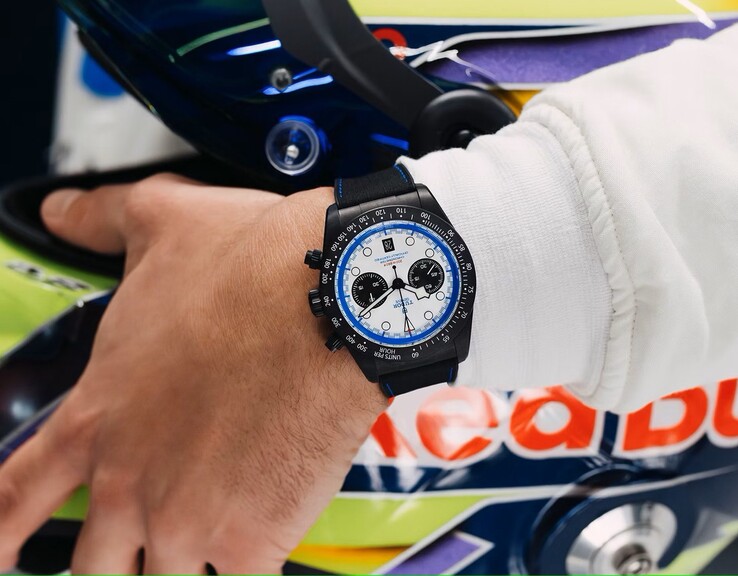 El reloj cronógrafo de buceo Tudor Black Bay Chrono Carbon 25 proporciona 70 horas de reserva de marcha (Fuente de la imagen: Tudor)