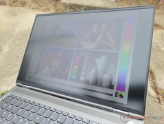 Al aire libre en un brillante día nublado