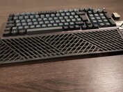 El reposamuñecas es de cómoda goma, pero no se puede fijar. (Fuente de la imagen: Notebookcheck)