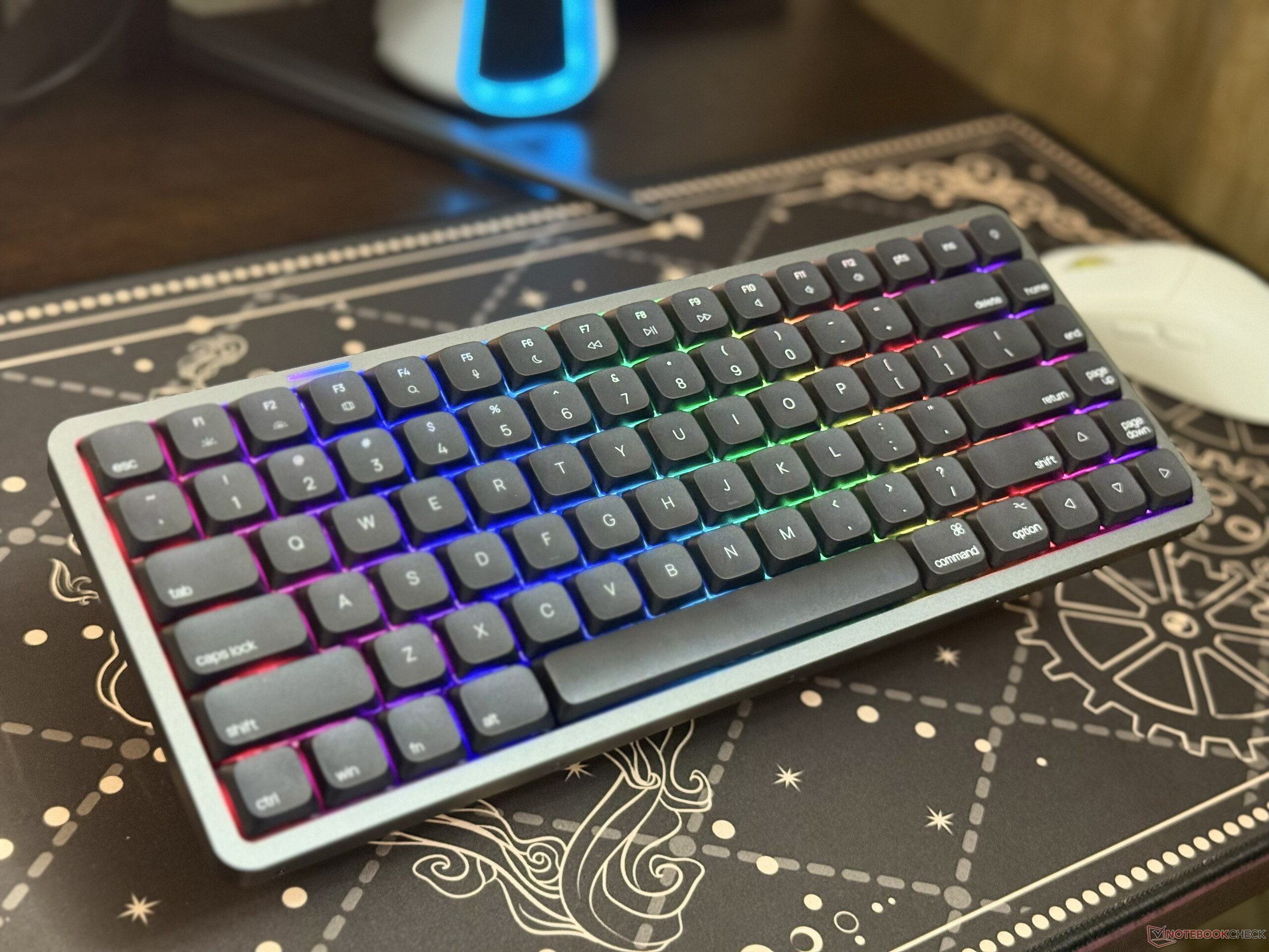 Reseña del teclado mecánico de perfil bajo Akko Air 01