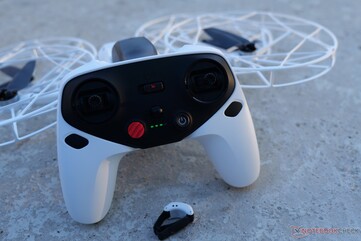 El Antigravity A1 recibe un mando