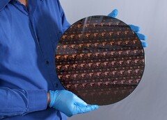 IBM está metiendo 50.000 millones de transistores en cada chip del tamaño de una uña. (Fuente de la imagen: IBM)