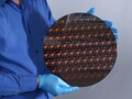 IBM está metiendo 50.000 millones de transistores en cada chip del tamaño de una uña. (Fuente de la imagen: IBM)