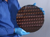 IBM está metiendo 50.000 millones de transistores en cada chip del tamaño de una uña. (Fuente de la imagen: IBM)