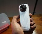 La Insta360 X5 Satin White Limited Edition (Fuente de la imagen: Abhinav Fating/Notebookcheck)
