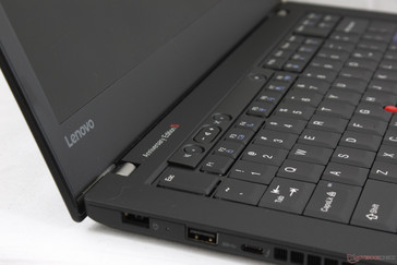 aparte de algunos cambios superficiales, sigue siendo un ThinkPad T470