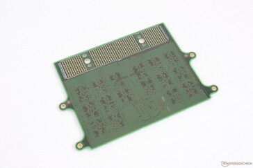Parte trasera de un módulo CAMM de 128 GB. Es posible añadir más circuitos integrados de DRAM en la parte posterior si es necesario