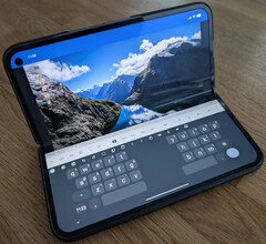 Mientras que un plegable parecía que tendría una serie de grandes casos de uso, la realidad resultó estar llena de compromisos (Fuente de la imagen: Notebookcheck)