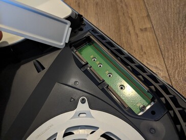 El PS5 tiene una ranura de expansión para SSD. (Fuente de la imagen: NAS Compares)