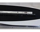 La PS5 con unidad de disco parece particularmente robusta cuando se mira desde la base. (Fuente de la imagen: NCC vía MySmartPrice)