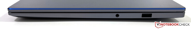 Derecha: 3,5 mm estéreo, USB-A 2.0