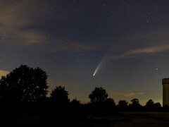 Una imagen que muestra el cometa Neowise durante su paso cercano al sol. (Fuente de la imagen: TheOtherKev - Pixabay)