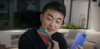 Carl Pei sosteniendo dos prototipos de OnePlus Nord. (Fuente de la imagen: MKBHD)