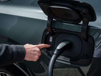 A partir del cuarto trimestre de 2026, los conductores de modelos Volvo totalmente eléctricos, como el compacto EX30, podrán utilizar más de 20.000 Supercargadores Tesla en toda Europa directamente a través de la propia aplicación para smartphone de Volvo