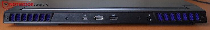 Parte trasera: USB-C 3.2 Gen 2 (10 GBit/s, DP), HDMI 2.1, USB-A (5 GBit/s), fuente de alimentación