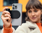El Lux Grip añade una auténtica sensación de cámara Leica y controles a los iPhones. (Fuente de la imagen: Leica)