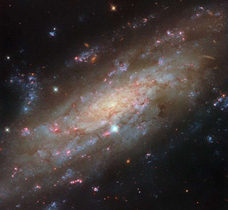 Imagen tomada por el telescopio espacial Hubble que muestra NGC 3137.
