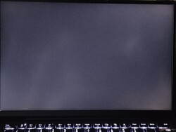 Sangrado moderado de la luz de fondo (aquí se muestra mejorado)