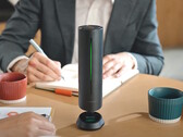 El altavoz Wave de Insta360 puede crear resúmenes y transcripciones de reuniones de oficina y, opcionalmente, responder a preguntas sobre las reuniones mediante IA. (Fuente de la imagen: Insta360)