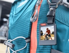 PhotoTag es un rastreador con pantalla de tinta electrónica (Fuente de la imagen: PhotoTag)