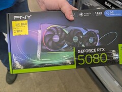 Una GPU PNY RTX 5080 adquirida en Walmart a un precio inferior al MSRP. (Fuente de la imagen: CPrizzy en Reddit)