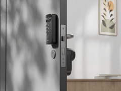 El Keypad Vision de 99 dólares (en la imagen) le permite desbloquear el SwitchBot Lock Ultra con su cara. (Fuente de la imagen: SwitchBot) 