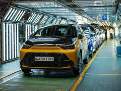 El nuevo Aygo X Hybrid es el único híbrido completo del segmento A y ahora se fabrica en Kolin (República Checa). (Fuente de la imagen: Toyota)