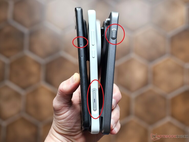 Tres generaciones Vivo, tres accesos directos a la cámara: De izquierda a derecha: Vivo X100 Pro, Vivo X200 Ultra, Vivo X300 Pro (girado 180 grados)