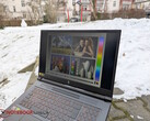Pantalla tenue del Acer Nitro V 17 al aire libre