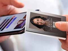 El MagInk es un banco de energía con tinta electrónica y seguimiento de localización Find My (Fuente de la imagen: Tmobi, MagInk)