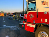 Los bomberos de Sacramento se ocupan de la combustión del Modelo S (imagen: Metro Fire Sacramento)