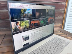 Al aire libre (día luminoso, sin luz solar directa)